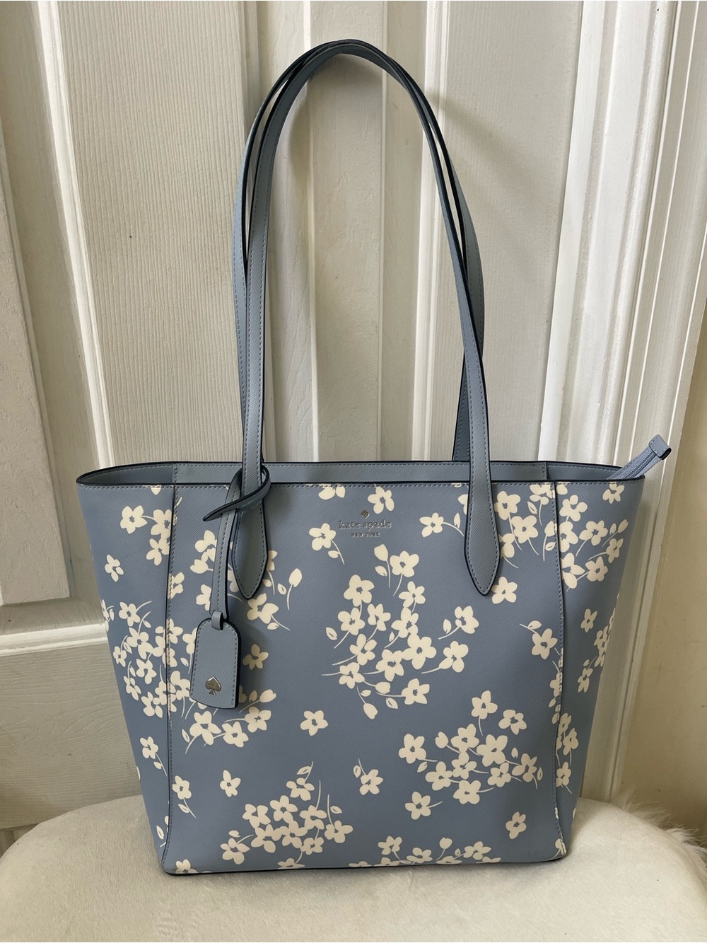 kate spade blue floral Dana tote with cream blossoms